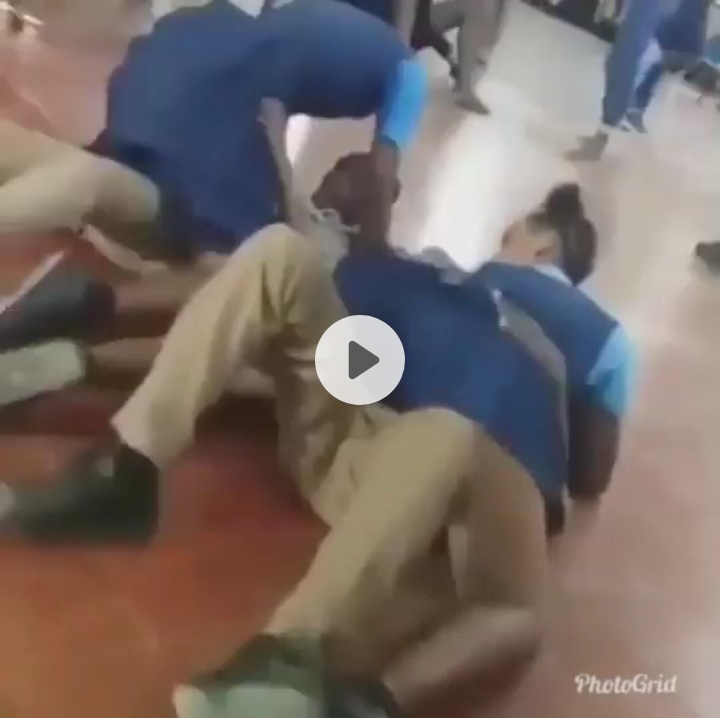 Threesome fucking show in class